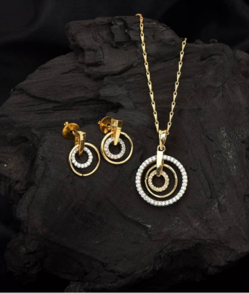 Circular Diamond & Gold Jewelry Set