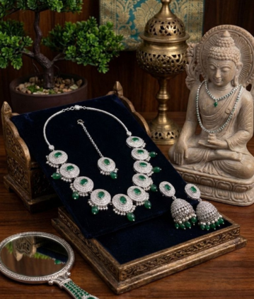 Emerald Radiance: Silver-Finish Traditional Jewelry Set